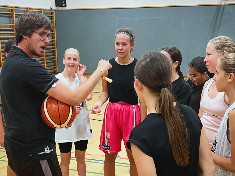 Wir suchen eine(n) Trainer(in)!