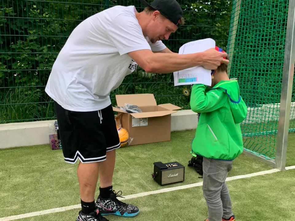 e35e97f8-6f8a-440d-9599-e376d046af6f